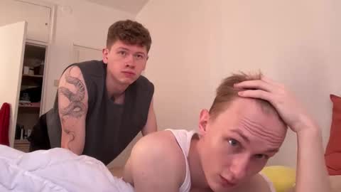 Snapshot of oliver_and_thomas chatting on September 11, 8:59 am Oliver and Thomas online show from September 11, 8:59 am