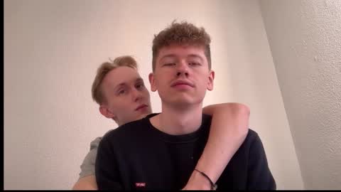 Snapshot of oliver_and_thomas chatting on October 11, 9:58 am Oliver and Thomas online show from October 11, 9:58 am