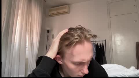 Snapshot of oliver_and_thomas chatting on October 22, 9:56 am Oliver and Thomas online show from October 22, 9:56 am