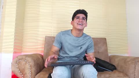 oliver_avella online show from December 19, 12:01 pm