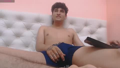 oliver_cat_ online show from May 19, 10:55 am