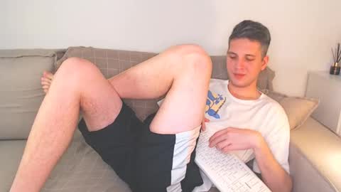 Snapshot of oliver_hort chatting on December 13, 8:14 pm Oliver online show from December 13, 8:14 pm