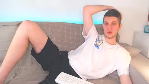 Snapshot of oliver_hort chatting on February 10, 11:46 am Oliver online show from February 10, 11:46 am