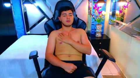 oliver_jamees online show from March 27, 12:28 pm