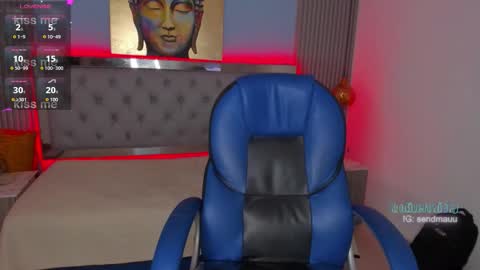 Oliver online show from November 12, 7:49 pm