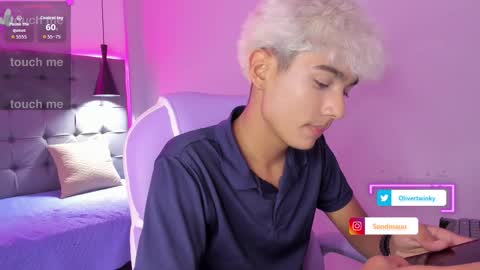 Snapshot of olivertwinky_ chatting on September 14, 6:26 am Oliver online show from September 14, 6:26 am