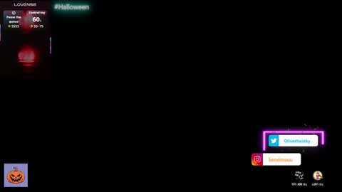 Snapshot of olivertwinky_ chatting on October 17, 11:31 pm Oliver online show from October 17, 11:31 pm
