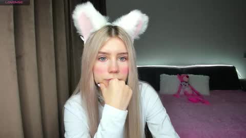 Olivia online show from November 12, 1:24 pm