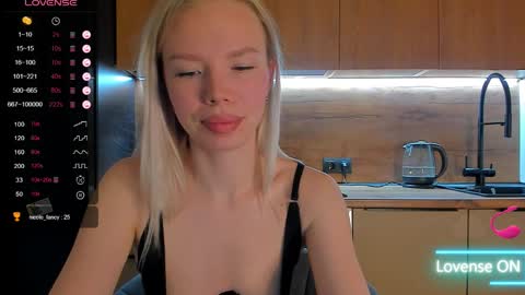 Olivia 3 online show from April 2, 9:44 pm