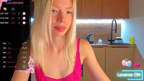 Snapshot of olivia_bells chatting on September 29, 9:36 pm Olivia 3 online show from September 29, 9:36 pm
