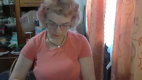 Olivia Mia online show from May 25, 3:40 pm