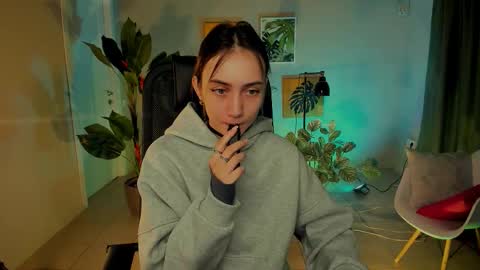 Snapshot of olivia_norton_ chatting on September 25, 12:12 pm olivia_norton_ online show from September 25, 12:12 pm