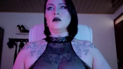 Snapshot of olivia_seex chatting on October 13, 2:41 pm online show from October 13, 2:41 pm