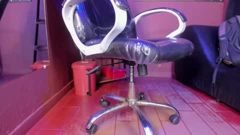 Snapshot of olivia_seex chatting on February 9, 1:03 pm online show from February 9, 1:03 pm