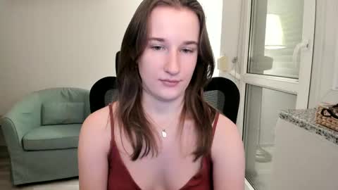 Oliwiaa2004 online show from December 6, 12:44 pm