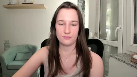 Oliwiaa2004 online show from February 2, 10:49 pm