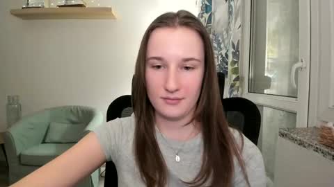 Oliwiaa2004 online show from January 5, 7:49 pm