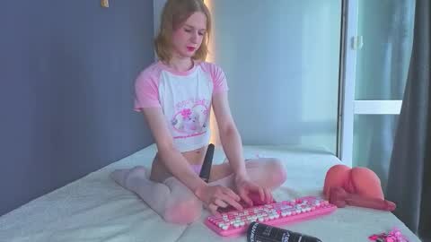 Snapshot of oliviaapink chatting on October 7, 10:11 am oliviaapink online show from October 7, 10:11 am