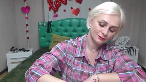 Snapshot of oliviahorst chatting on September 24, 5:25 am OliviaHorst online show from September 24, 5:25 am