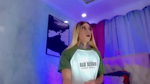 oliviahot01 online show from May 20, 1:57 am