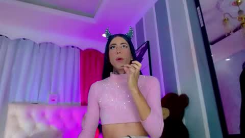 oliviahot01 online show from April 6, 1:36 am