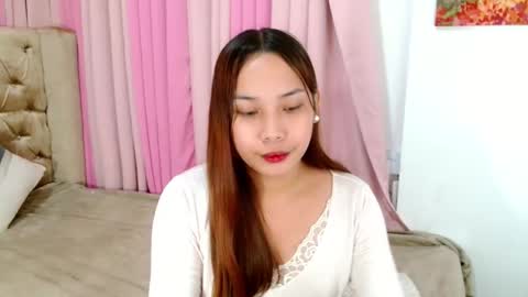 oliviahutton online show from May 16, 6:17 pm