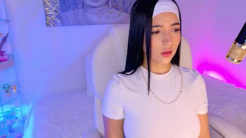 Olivia Mcneill  online show from February 12, 12:53 pm