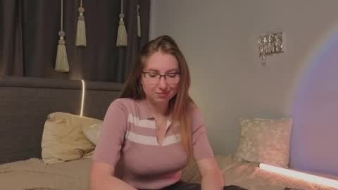 Kylie online show from September 14, 7:37 pm