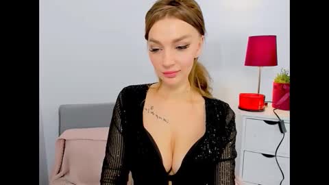 Snapshot of oliviawomen chatting on January 8, 7:13 pm OliviaWomen online show from January 8, 7:13 pm