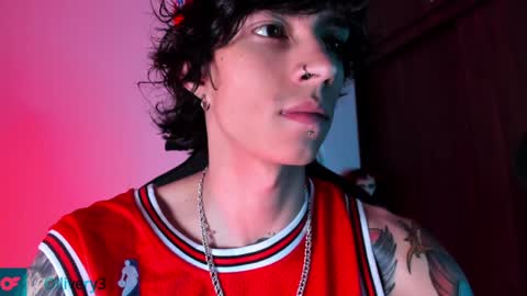 Snapshot of olliver___y chatting on January 20, 4:32 am online show from January 20, 4:32 am
