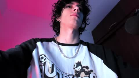 Snapshot of olliver___y chatting on December 21, 6:41 am online show from December 21, 6:41 am