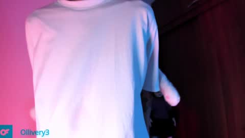 Snapshot of olliver___y chatting on December 23, 5:28 am online show from December 23, 5:28 am