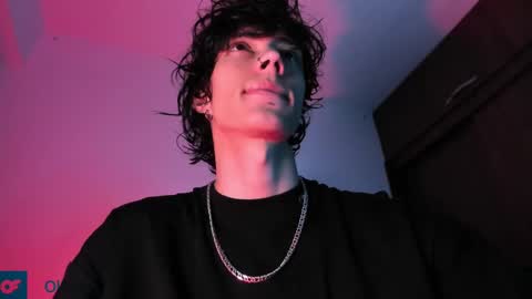 Snapshot of olliver___y chatting on February 16, 12:41 am online show from February 16, 12:41 am