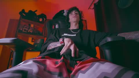     online show from April 12, 1:53 am