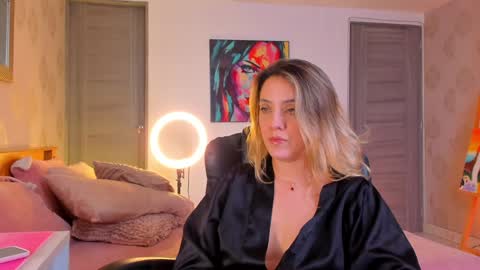 Snapshot of omstudio1994 chatting on December 17, 6:42 pm Martina Ricci online show from December 17, 6:42 pm