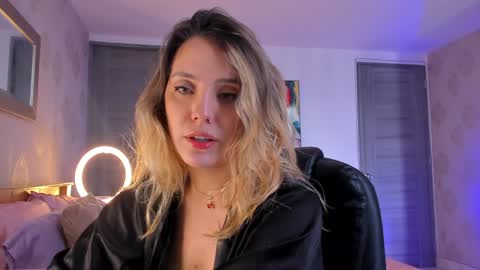 Snapshot of omstudio1994 chatting on January 6, 5:16 pm Martina Ricci online show from January 6, 5:16 pm