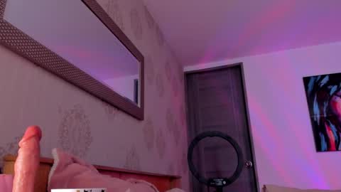 Snapshot of omstudio1994 chatting on December 4, 6:44 pm Martina Ricci online show from December 4, 6:44 pm