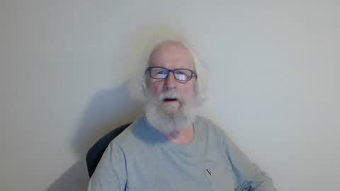 Snapshot of onanister chatting on February 22, 9:37 pm Somewhere over the rainbow online show from February 22, 9:37 pm