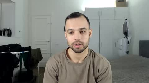 onebestlover online show from February 11, 8:51 am