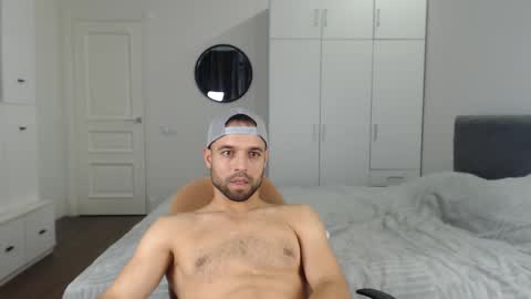 onebestlover online show from September 17, 3:04 pm