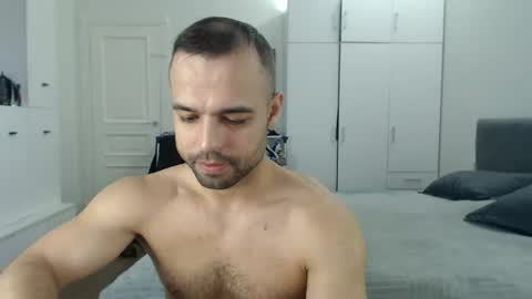onebestlover online show from June 25, 8:08 am