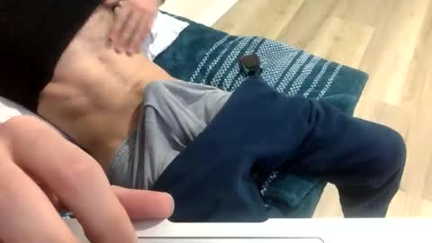 onehitwonder21 online show from January 12, 3:35 am