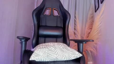 misssaray official online show from April 3, 10:39 pm