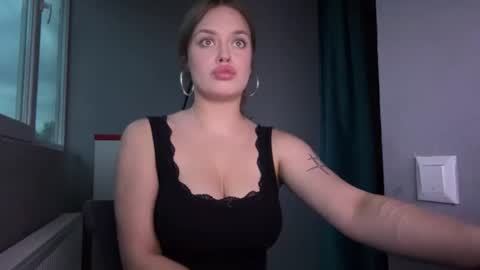 Mia online show from July 7, 6:12 pm