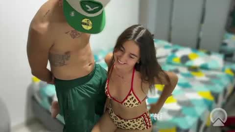 PAREJA LATINA JOVEN MUY CACHONDOS online show from February 20, 3:50 am