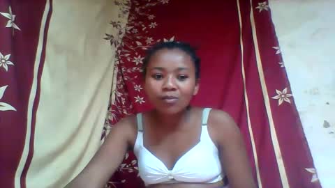 oooozafiette online show from May 23, 6:26 pm