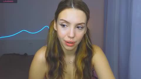 Snapshot of oopsiekitten chatting on October 12, 8:51 am Alice online show from October 12, 8:51 am