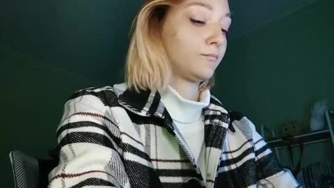Snapshot of orange___melani chatting on March 5, 3:29 pm Melani online show from March 5, 3:29 pm