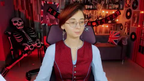 Snapshot of orianna_blade chatting on October 19, 9:25 am Orianna - Hi Im into geek culture cosplay crafting LARP games. Shall we play DnD online show from October 19, 9:25 am