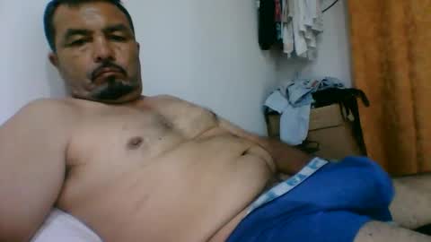 oscarjhe3512 online show from April 22, 1:13 am